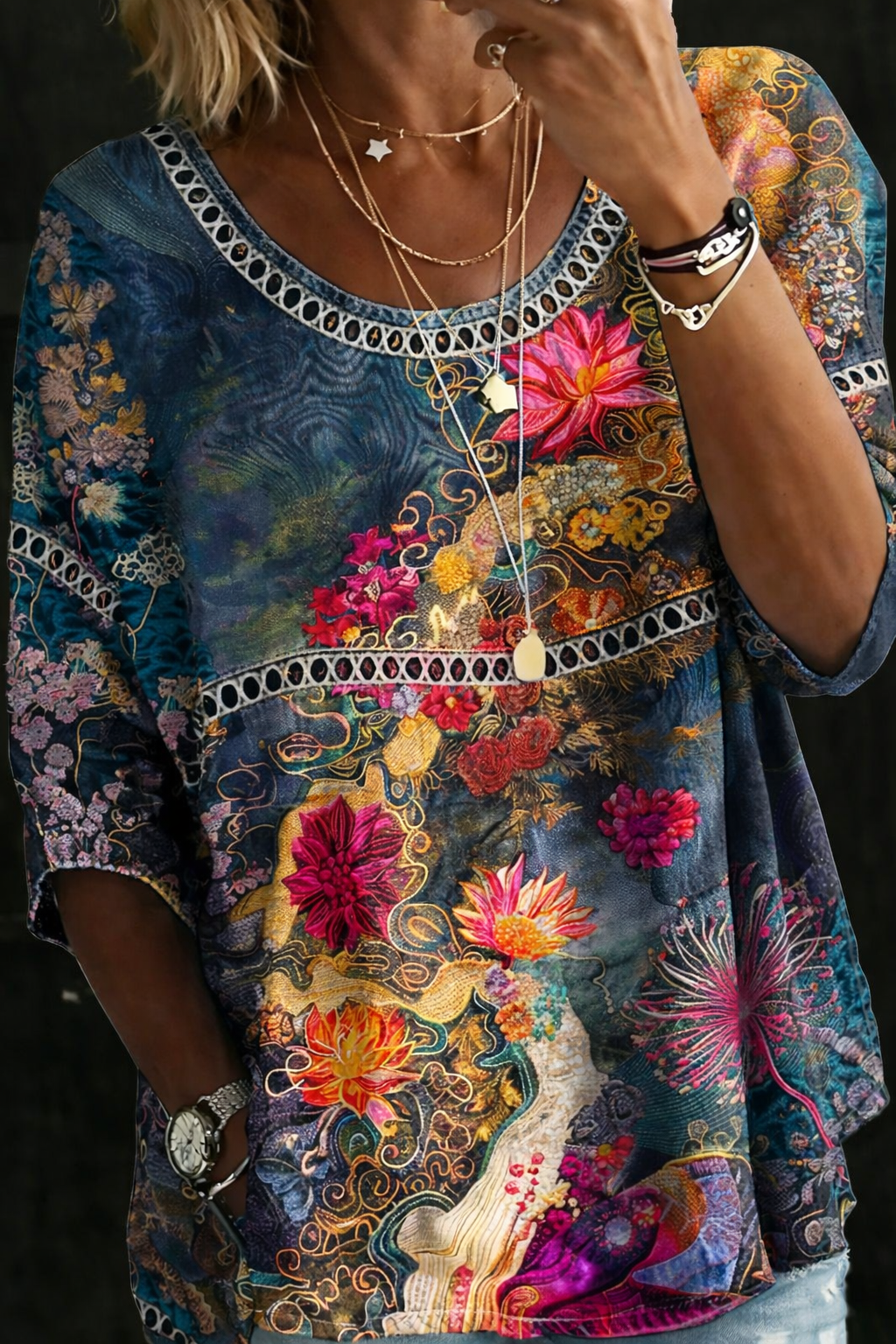 Chemisier en denim vintage à fleurs Nicole de Danoir Paris, avec col et manches longues, motif floral coloré.