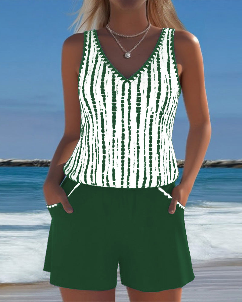 Ensemble short de tankini décontracté Leslie de Danoir Paris en bleu marine, comprenant un haut et un short de bain.