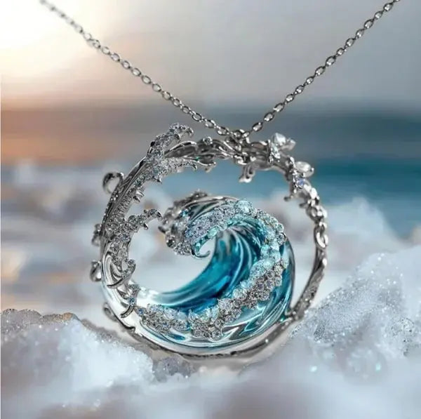 Collier Danoir Paris avec pendentif “Promesse de l’Océan” en or, orné d’un pendentif élégant représentant l’océan.