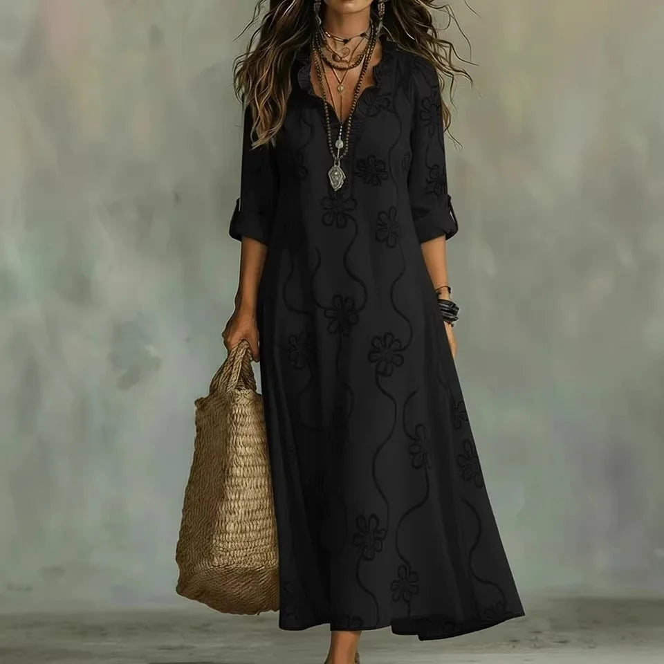Robe d'été à fleurs Sienna de Danoir Paris, en noir, avec coupe fluide et style qui met en valeur la silhouette.