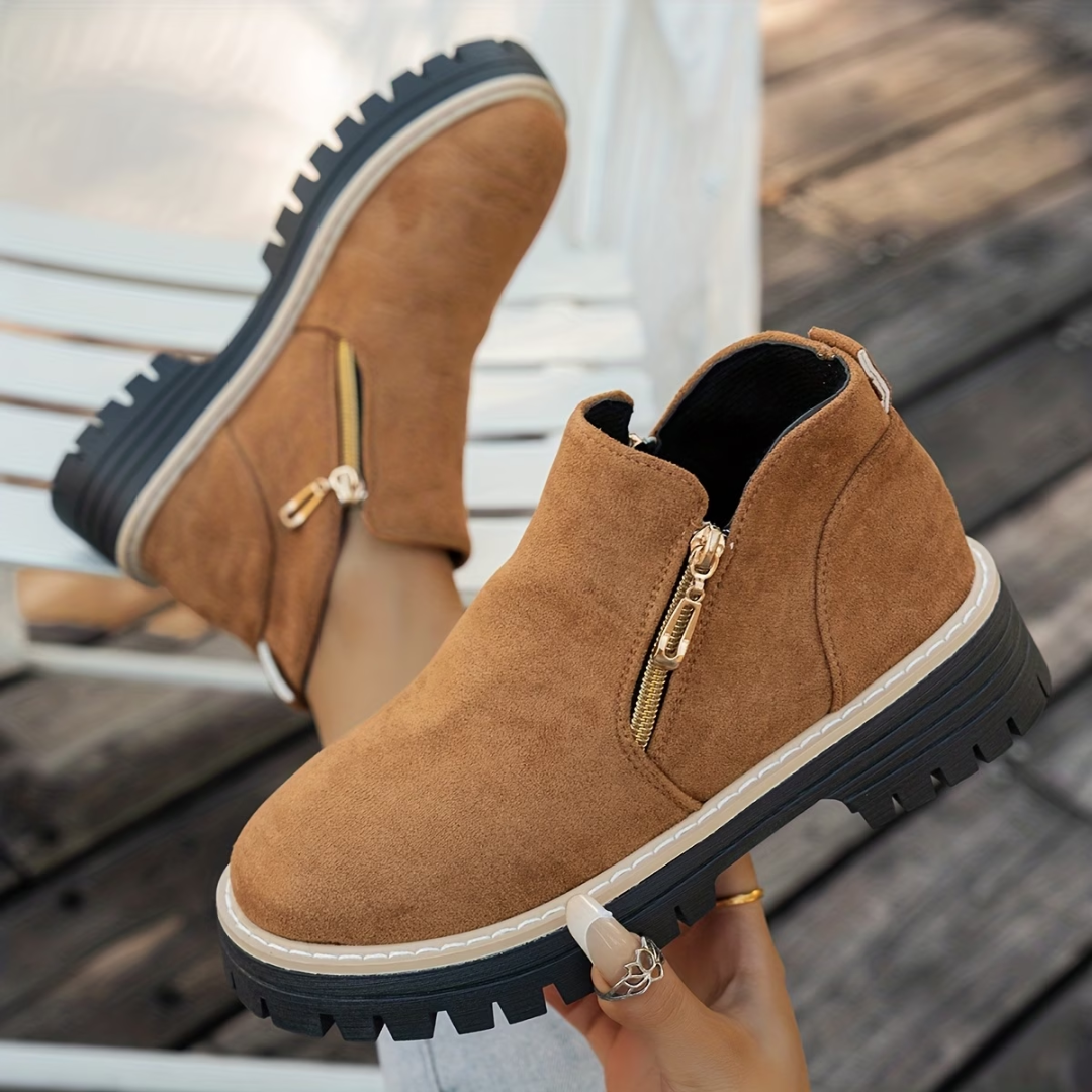 Bottines élégantes Danoir Paris Mila en noir, en cuir avec semelle fine et design sophistiqué, taille 36.