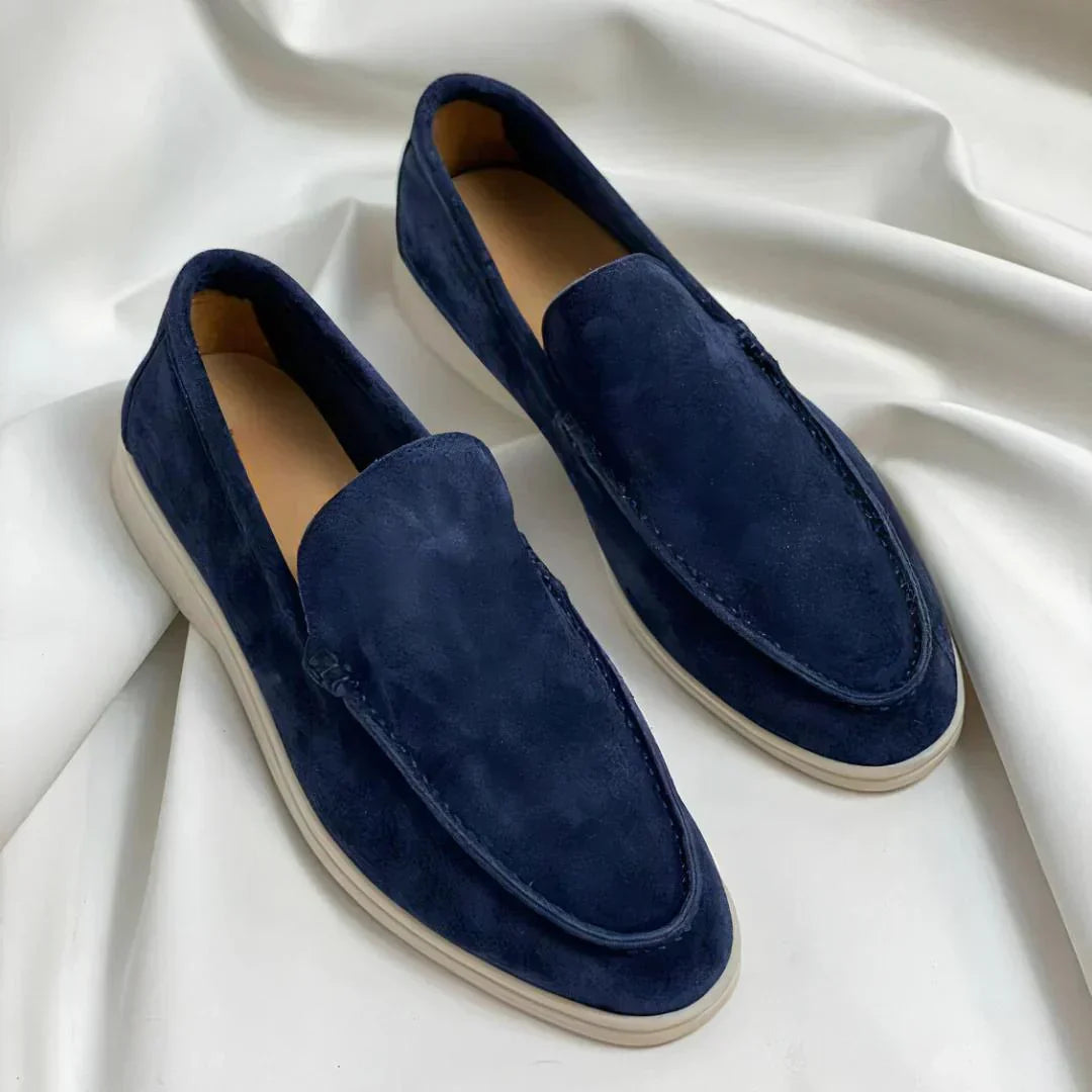 Mocassins élégants Danoir Paris en daim noir, modèle Nové, pour femmes, détails sophistiqués et finition de haute qualité.