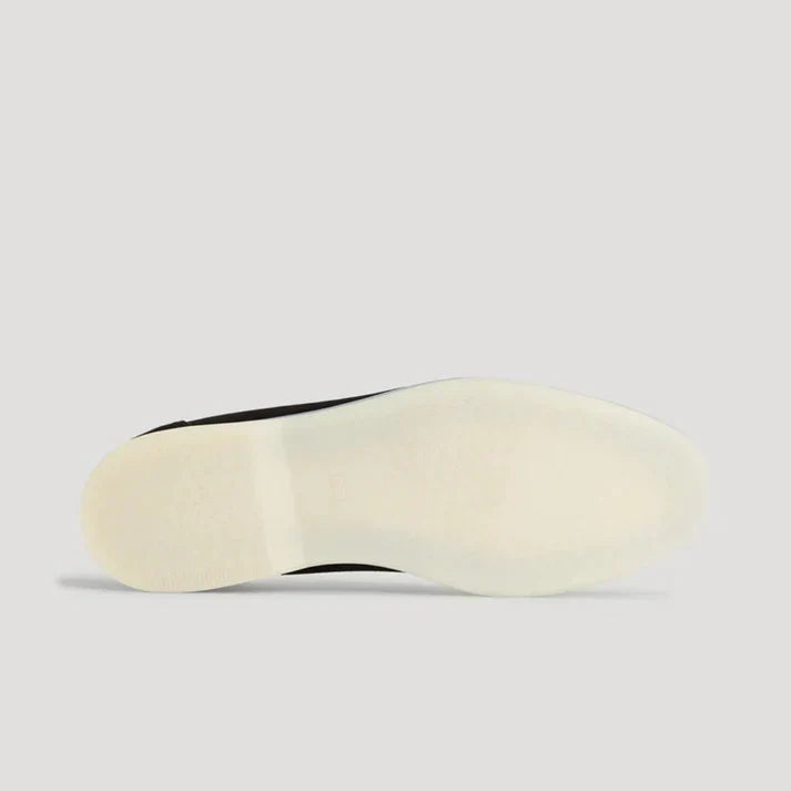 Mocassins élégantes Danoir Paris en daim premium noir, style sophistiqué pour femme, semelle confortable.