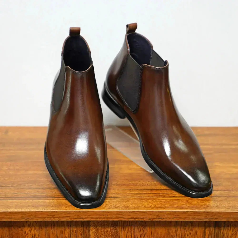 Bottines Chelsea en cuir noir Blake™ de Danoir Paris, élégantes, avec dessus en cuir lisse et semelle robuste, pour un style sophistiqué.