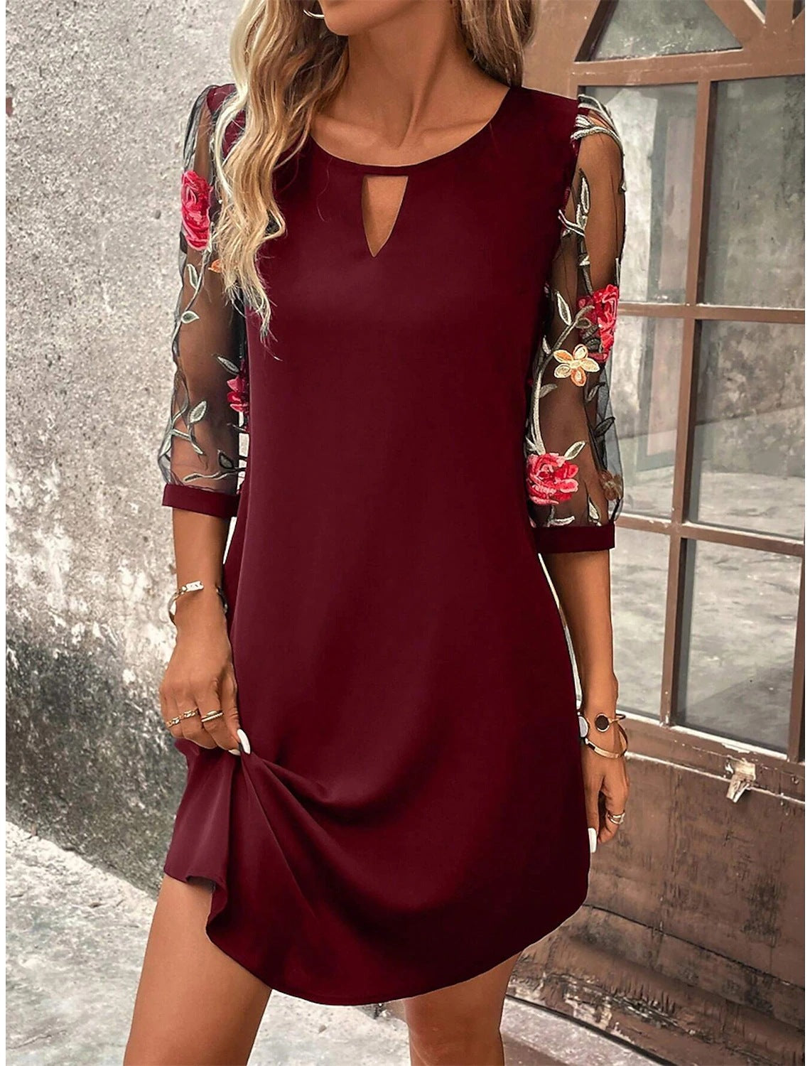 Robe élégante d'été Sofia de Danoir Paris en tissu léger, couleur noire, avec détails sophistiqués pour femme.