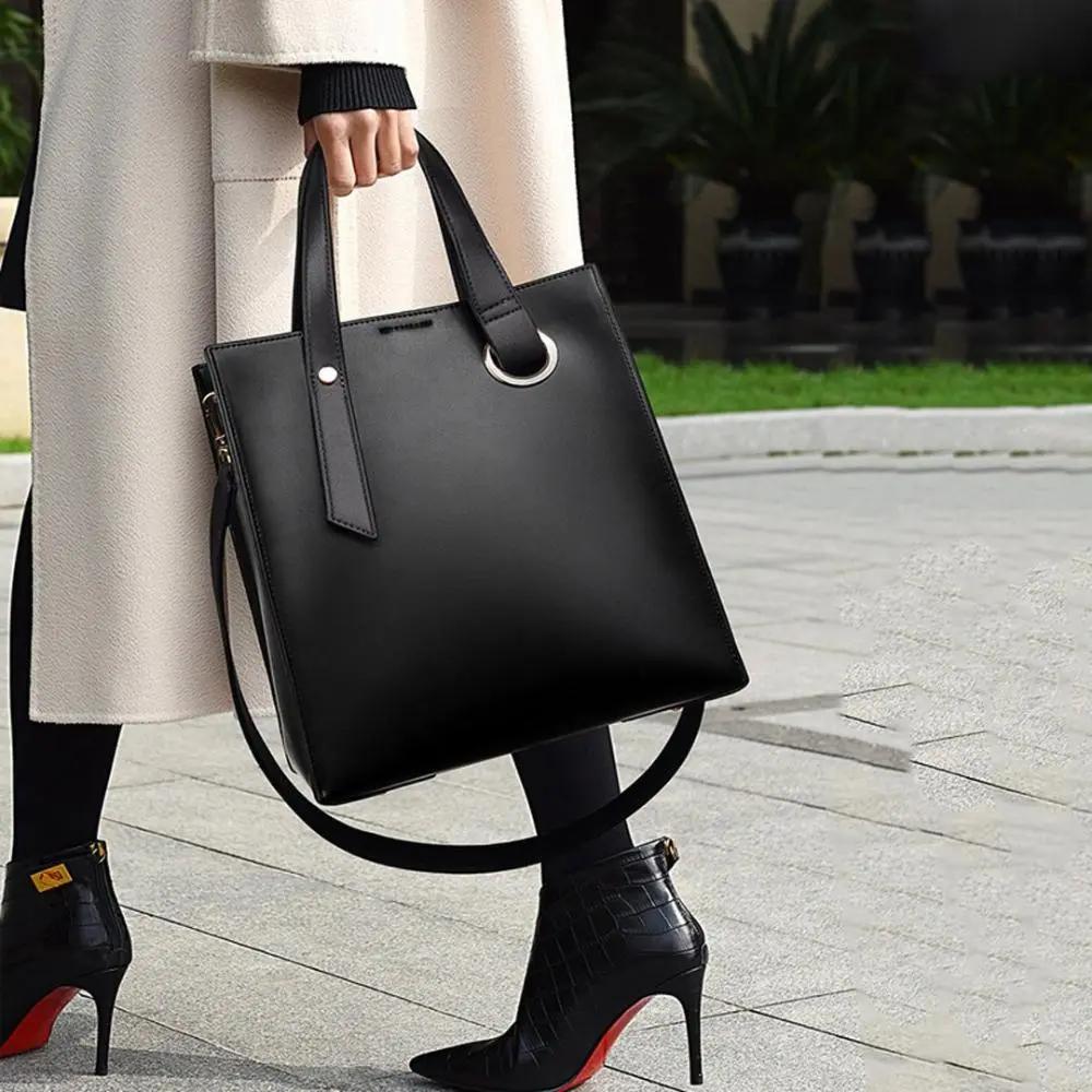 Chaussures Lydia Danoir Paris noires et brunes, élégantes, minimalistes, en cuir souple, vue de face sur fond neutre.