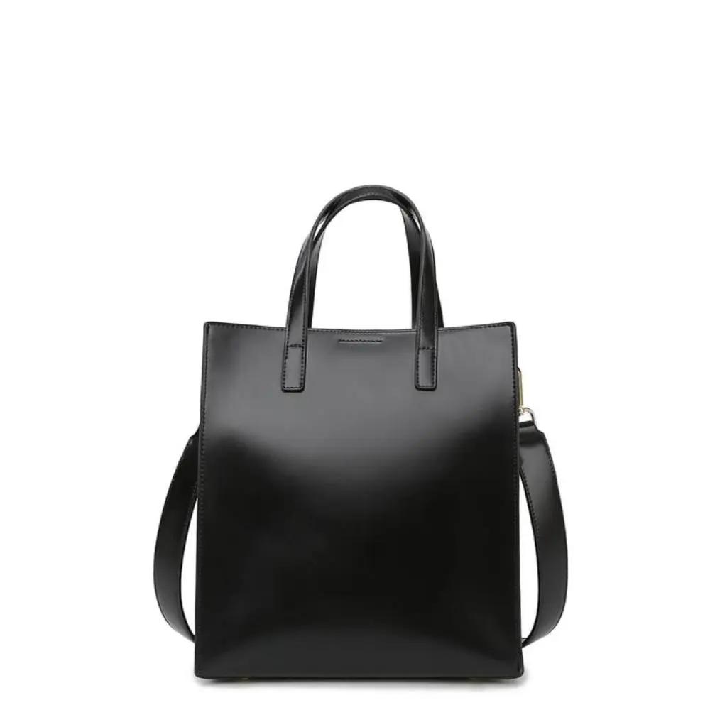 Chaussures Lydia noires en cuir minimaliste de Danoir Paris, élégantes et simples pour un style chic et moderne.
