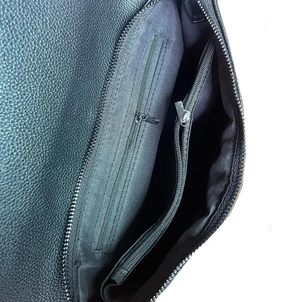 Sac à main Danoir Paris Cassandra avec motif crocodile opulent, en cuir noir élégant et sophistiqué.