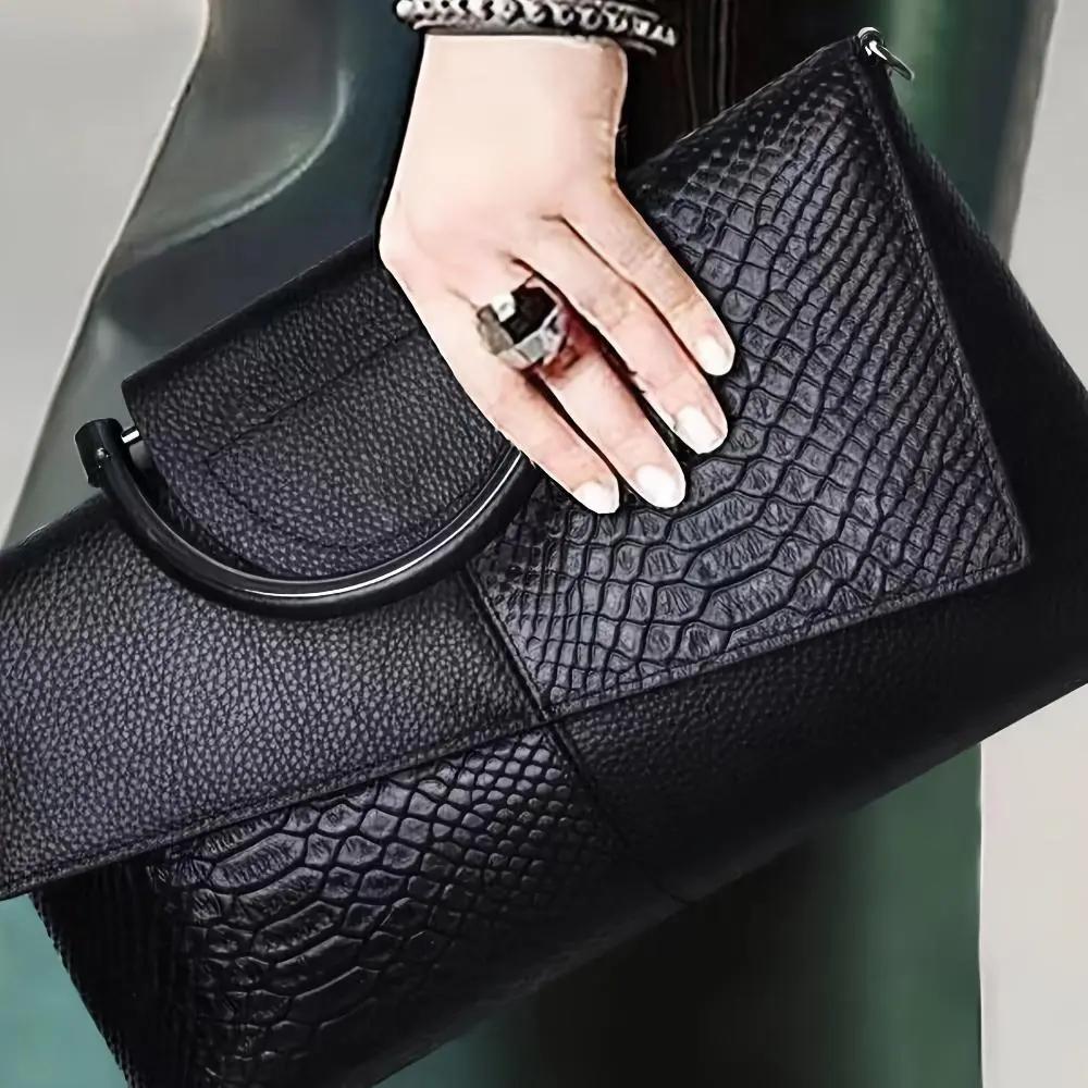 Sac à main Danoir Paris Cassandra avec motif crocodile opulent, en cuir noir élégant et sophistiqué.