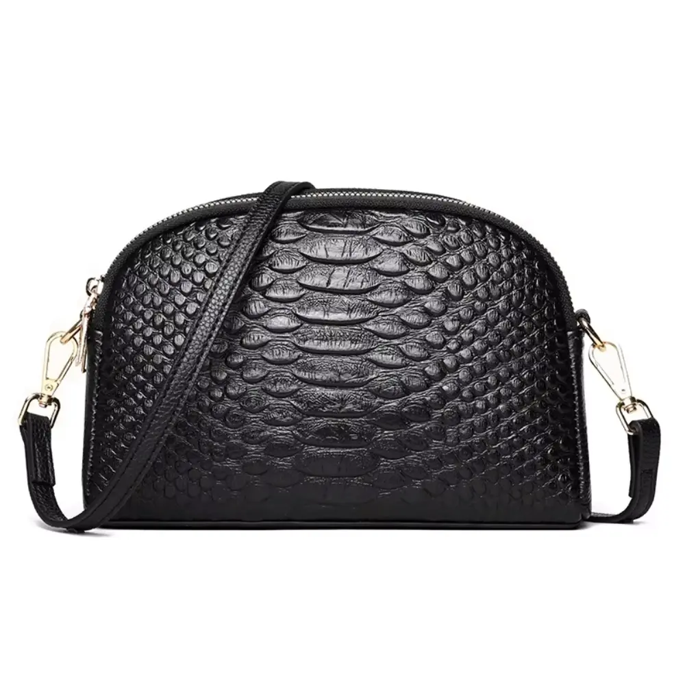 Mini sac à bandoulière Cora de Danoir Paris en simili cuir avec motif crocodile, noir et élégant.