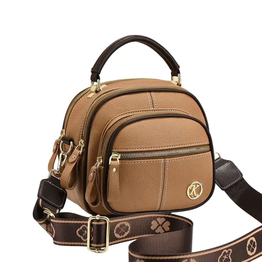 Sac à bandoulière noir Fiona de Danoir Paris, sac chic classique avec poignée élégante et détails sophistiqués.