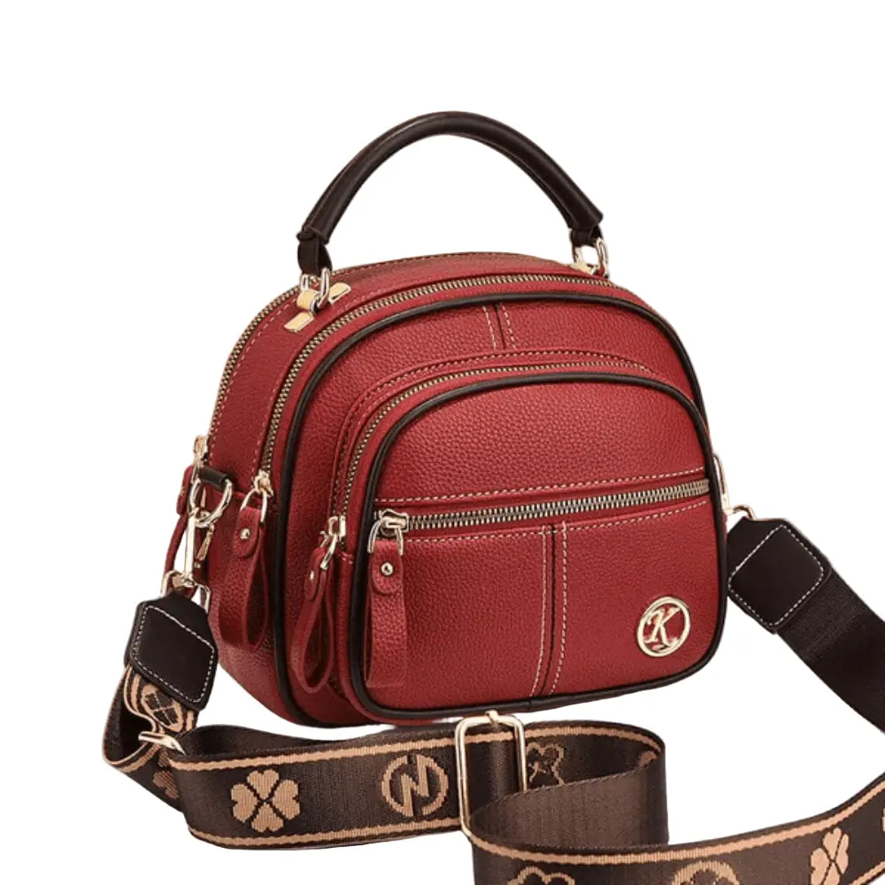 Sac à bandoulière noir Fiona de Danoir Paris, sac chic classique avec design élégant et finition raffinée visible sur l'image.