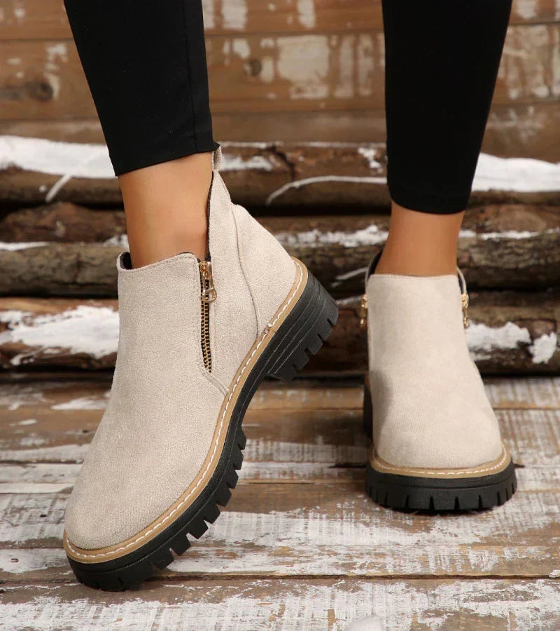 Bottines confort Alessia en cuir noir lisse de Danoir Paris, chaussures élégantes et confortables pour femme.