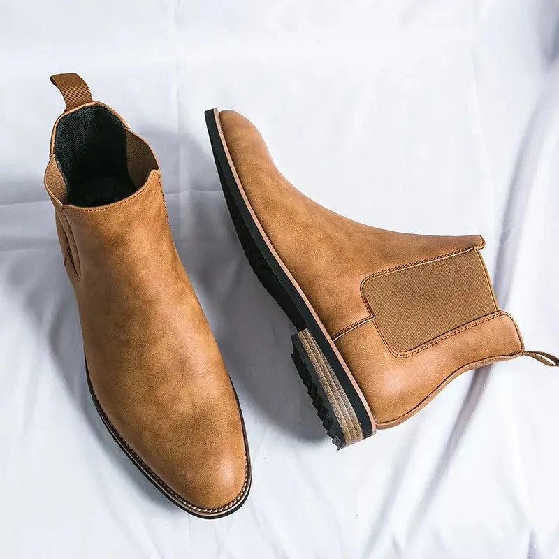 Bottes Chelsea en cuir noir Kayden™ de Danoir Paris, style élégant, avec semelle en caoutchouc et finition soignée.
