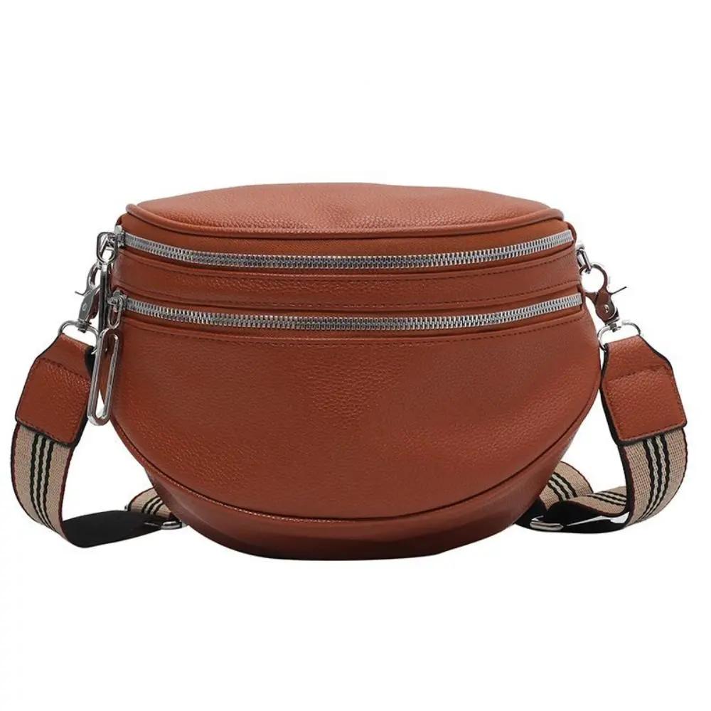 Sac à bandoulière noir Danoir Paris Mira, sac chic et polyvalent avec détails élégants, visible en gros plan sur fond neutre.
