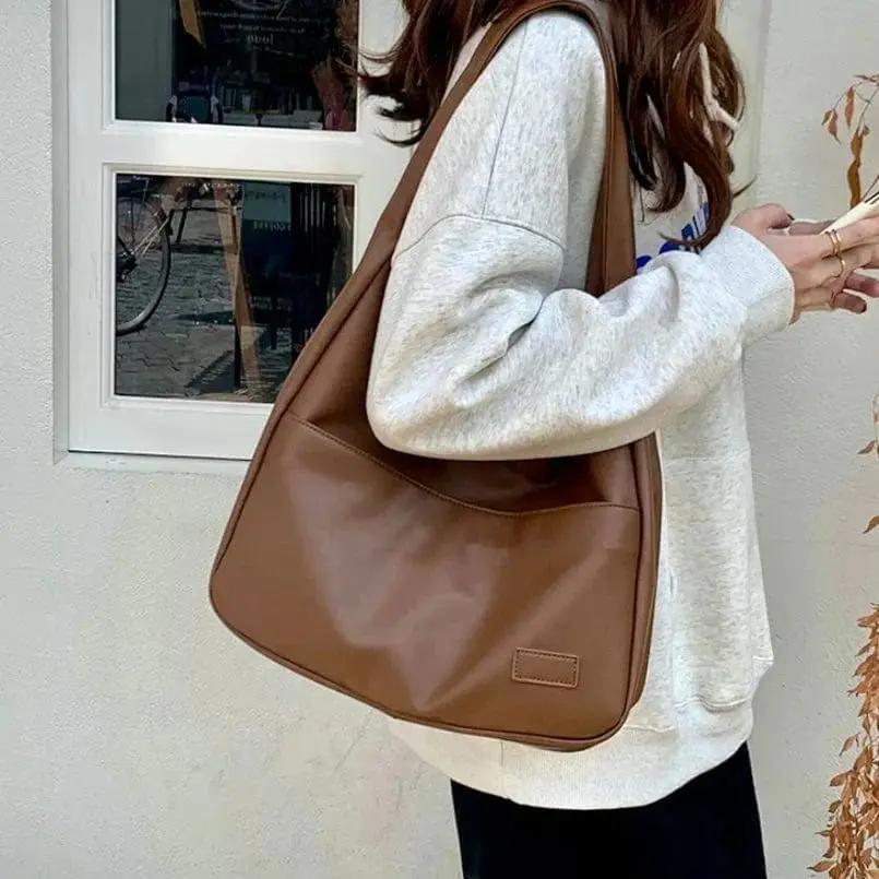 Chaussure noire Nina de Danoir Paris, style simple et intemporel pour le quotidien, vue de côté.
