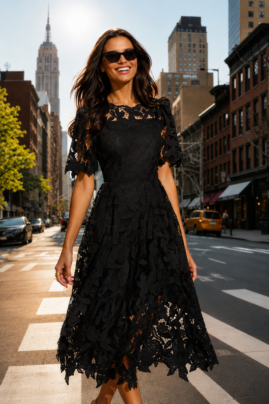 Robe New Jersey brodée Danoir Paris en tissu jersey noir, portée sur mannequin, détail broderie élégante.