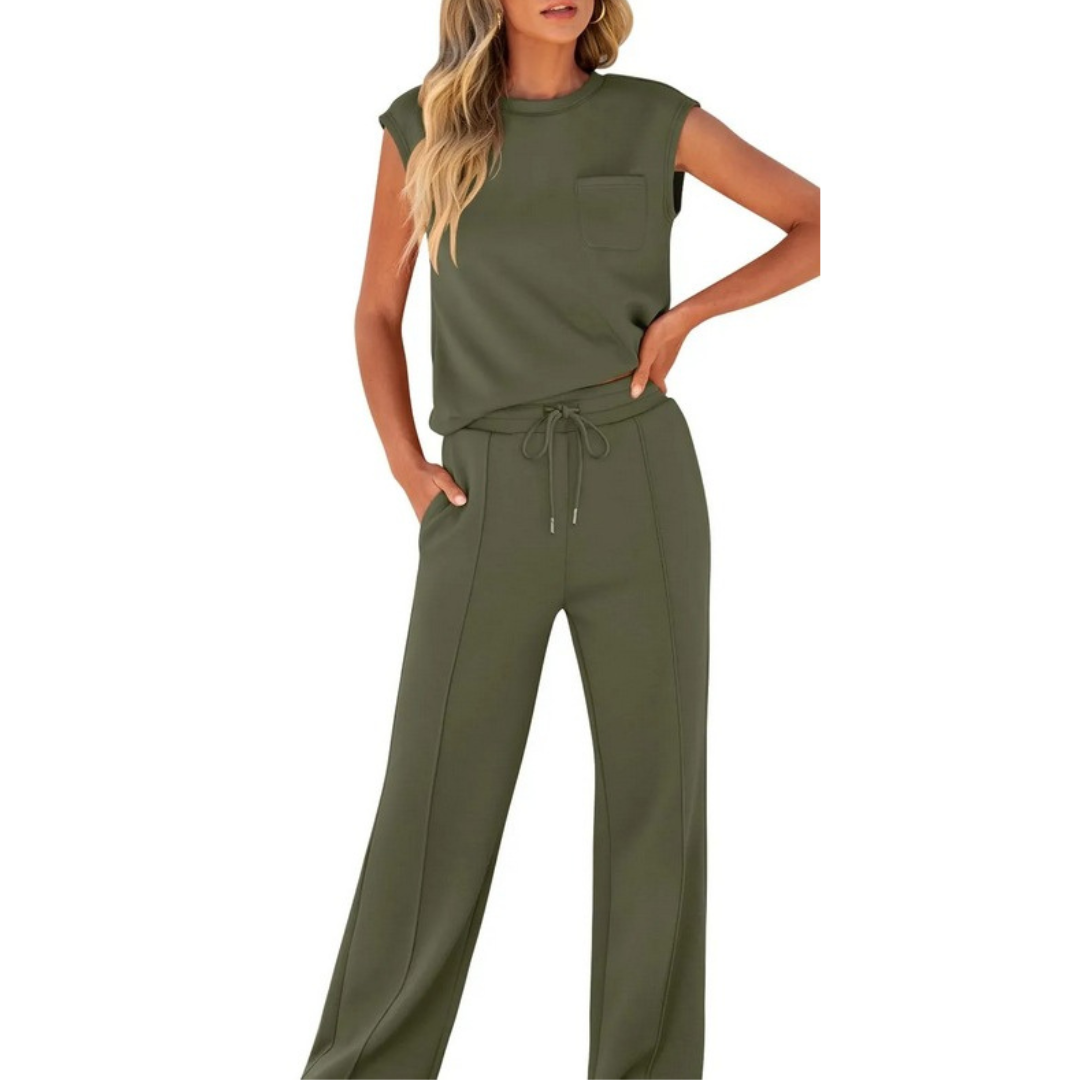 Ensemble d'été décontracté Elvara de Danoir Paris, t-shirts et pantalons confortables pour un look estival chic.