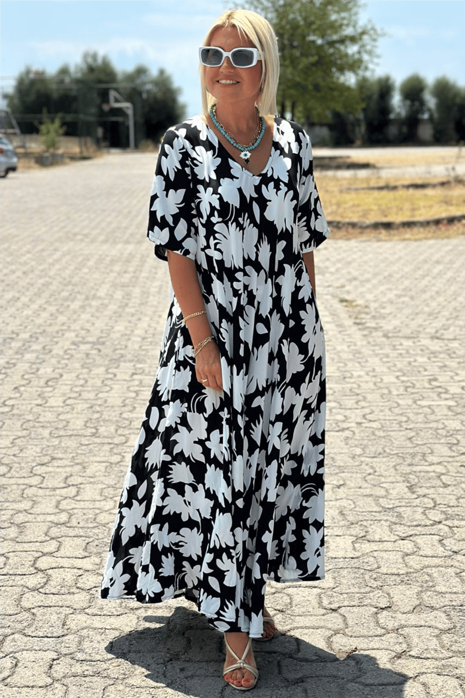 Robe décontractée élégante Brenda de Danoir Paris, tissu fluide noir, coupe sophistiquée pour femme.