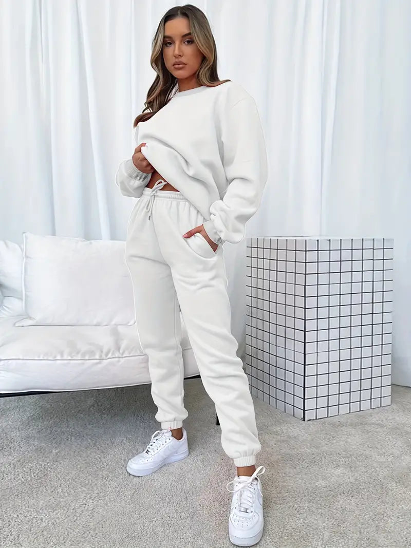 Ensemble d'hiver Cozy Brigitte de Danoir Paris, haut et pantalon en tissu chaud, couleur noire, parfait pour la saison froide.