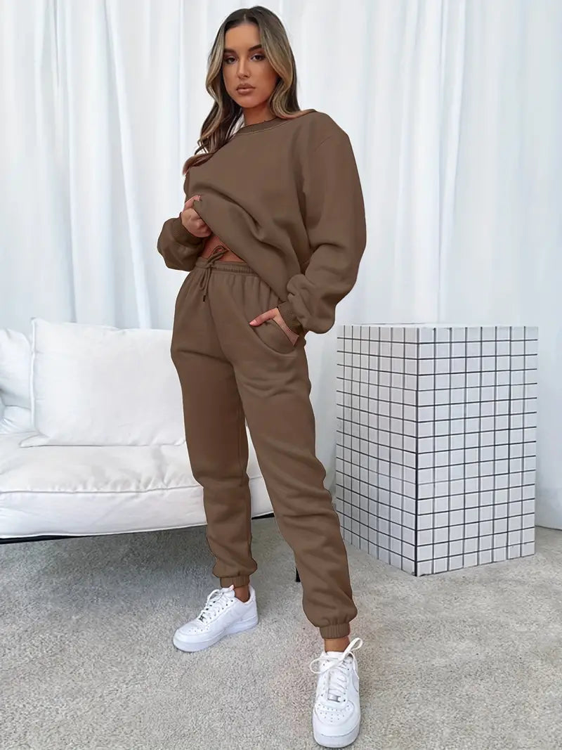 Ensemble hiver Cozy Brigitte de Danoir Paris, pull et pantalon en laine douce, couleur noir, parfait pour rester au chaud.