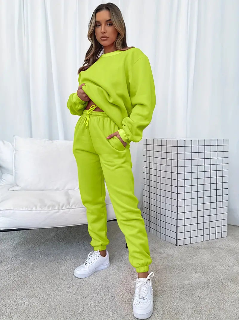 Ensemble hiver Cozy Brigitte de Danoir Paris, haut et pantalon en tissu chaud, porté par un mannequin.