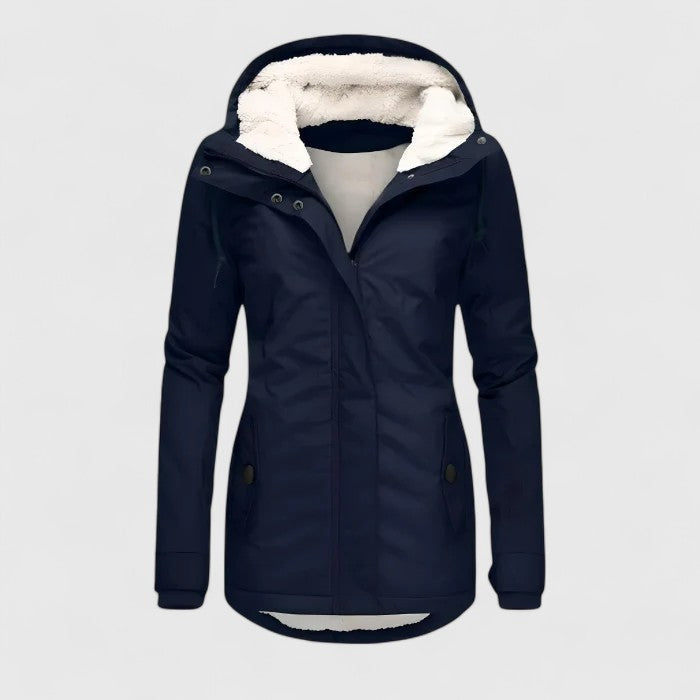 Veste imperméable noire Charlotte de Danoir Paris, style élégant, avec capuche et fermeture zippée.