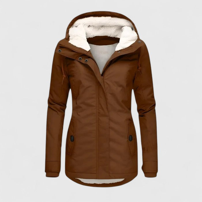 Veste imperméable stylée Charlotte de Danoir Paris, couleur noire, avec capuche et fermeture éclair.