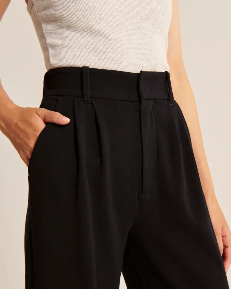 Pantalons confortables et chics Sophie de Danoir Paris, en noir, avec coupe élégante et tissu doux visible sur l'image.
