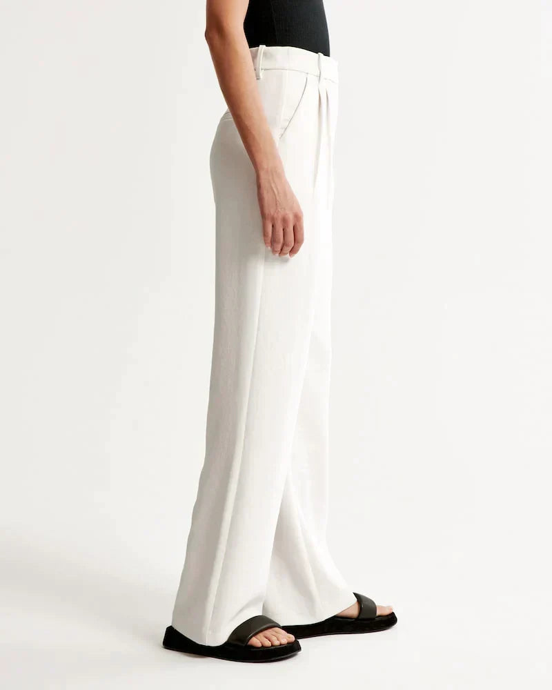 Pantalons confortables chic Sophie de Danoir Paris en noir, coupe élégante et tissu doux pour un look sophistiqué.