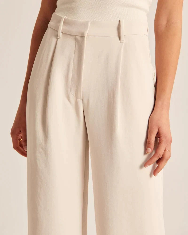 Pantalons confortables et chics Sophie de Danoir Paris en noir, coupe moderne et tissu doux, pour un style élégant et décontracté.