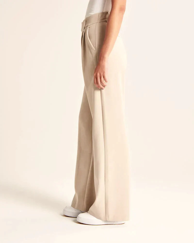 Pantalons confortables et chics Sophie de Danoir Paris, couleur noire, coupe élégante et tendance.