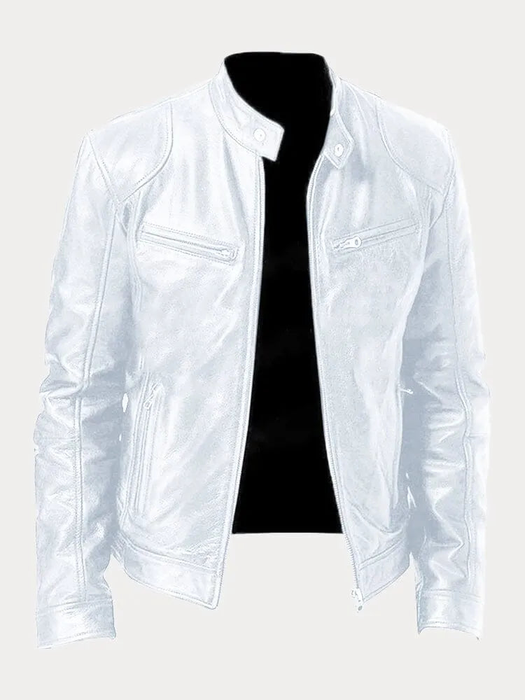Veste en cuir noire Danoir Paris pour femme, avec col enroulé et fermeture éclair, portée décontractée.