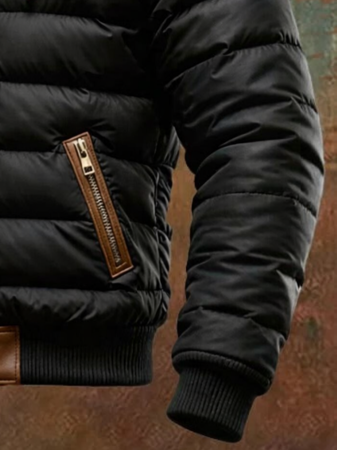 Veste noire doublée Danoir Paris™ en tissu chaud, avec col et poches, portée sur un mannequin.
