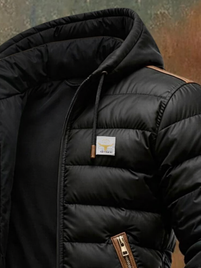 Veste noire doublée Danoir Paris, élégante et chaude, avec fermeture à glissière et col montant visible sur l'image.