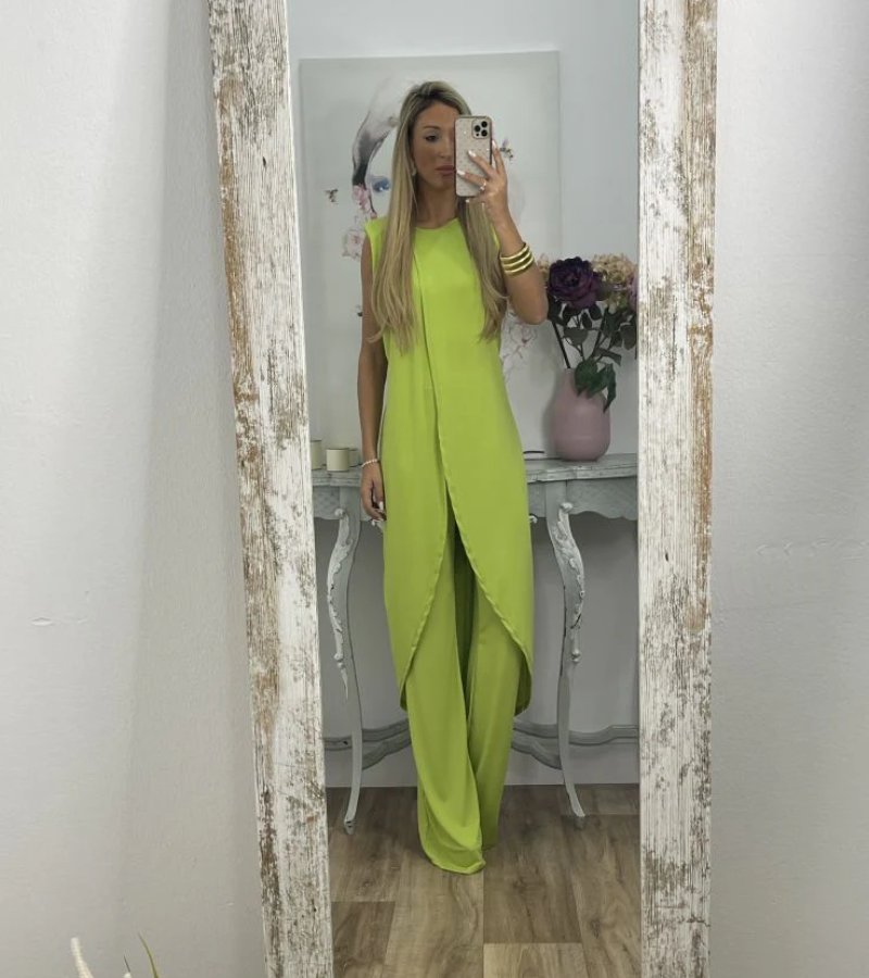Ensemble chic sans manches noir Flavia de Danoir Paris, vêtement élégant pour femme, porté sur un mannequin.