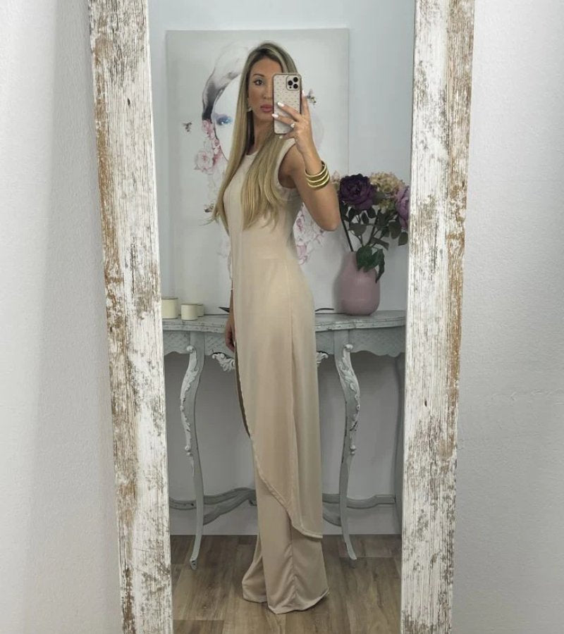 Ensemble chic sans manches Flavia de Danoir Paris, vêtement élégant noir pour femmes, porté sur un fond neutre.