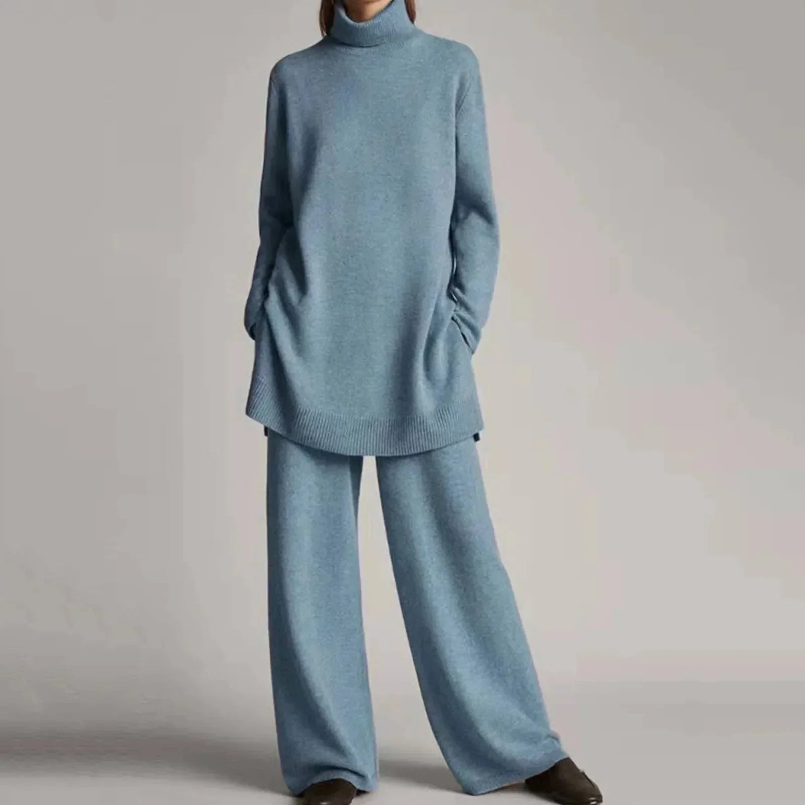Ensemble chic et confortable Julia de Danoir Paris en noir, avec haut et pantalon en tissu doux, vue de face.