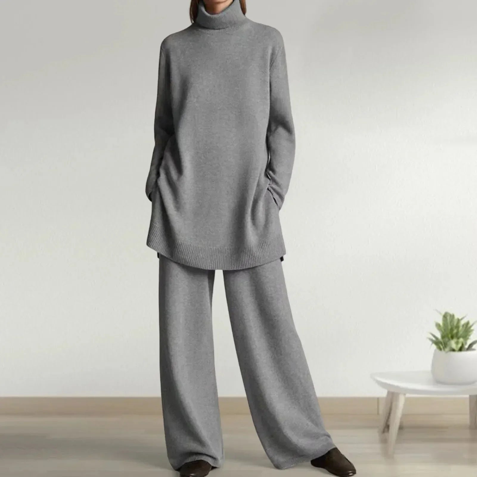 Ensemble chic et confortable Julia de Danoir Paris, en noir, avec haut et pantalon en tissu doux, adapté pour un look élégant et décontracté.