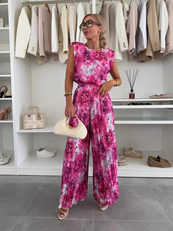 Ensemble élégant et confortable Maruja de Danoir Paris, tissu noir avec détails sophistiqués, porté par un mannequin.