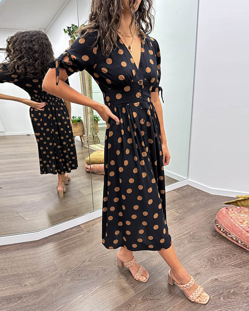 Robe Miley Danoir Paris à pois à V-cou noire, élégante et fluide, vue de face, pour femme.