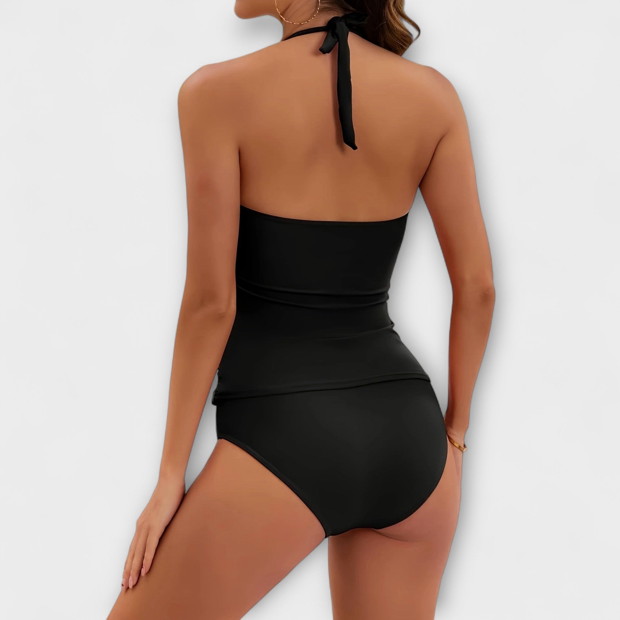 Maillot de bain deux pièces noir Sienna de Danoir Paris, vue de face avec détails du design et tissu ajusté.