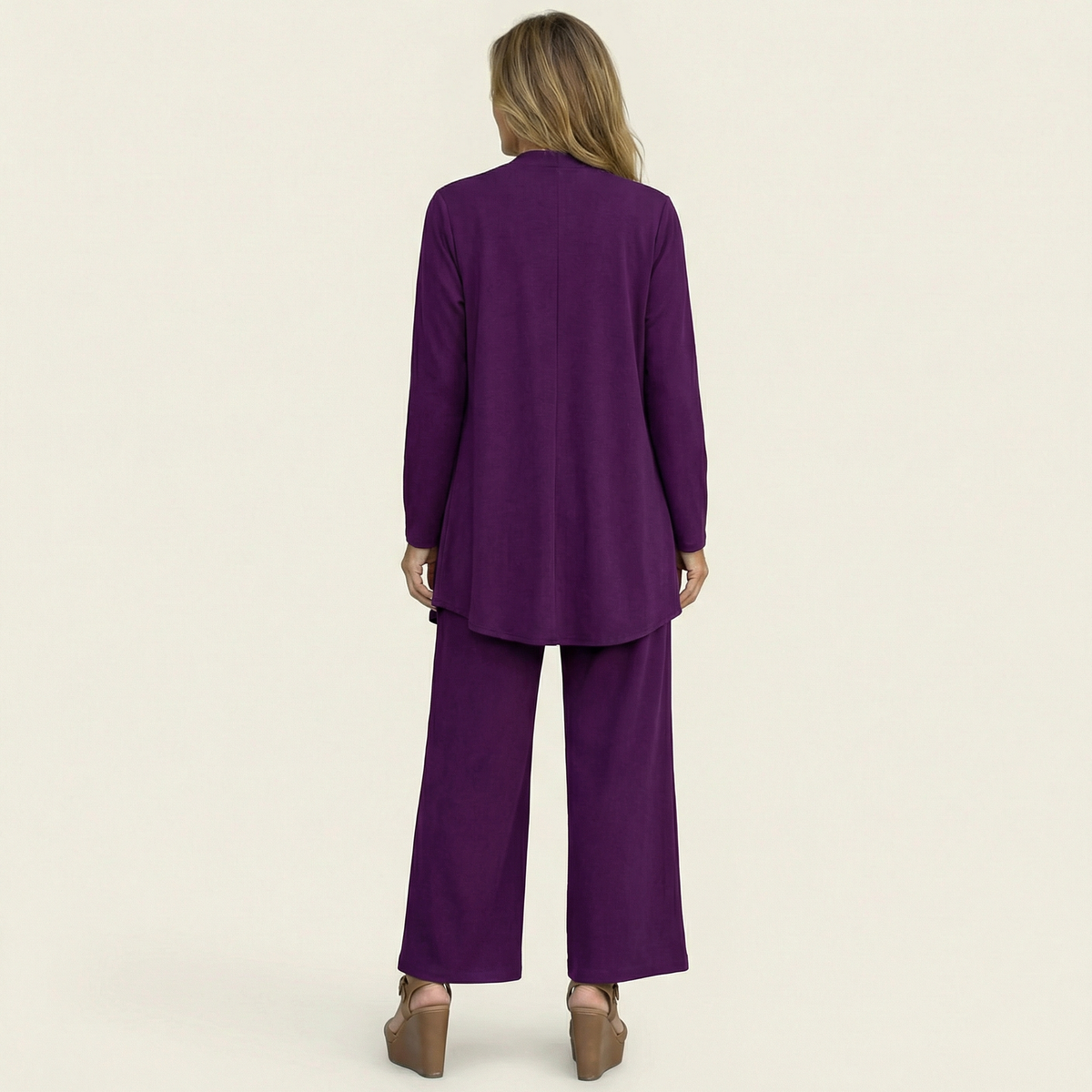 Ensemble minimaliste Vivienne de Danoir Paris, 3 pièces en noir, comprenant haut, pantalon et veste élégante.