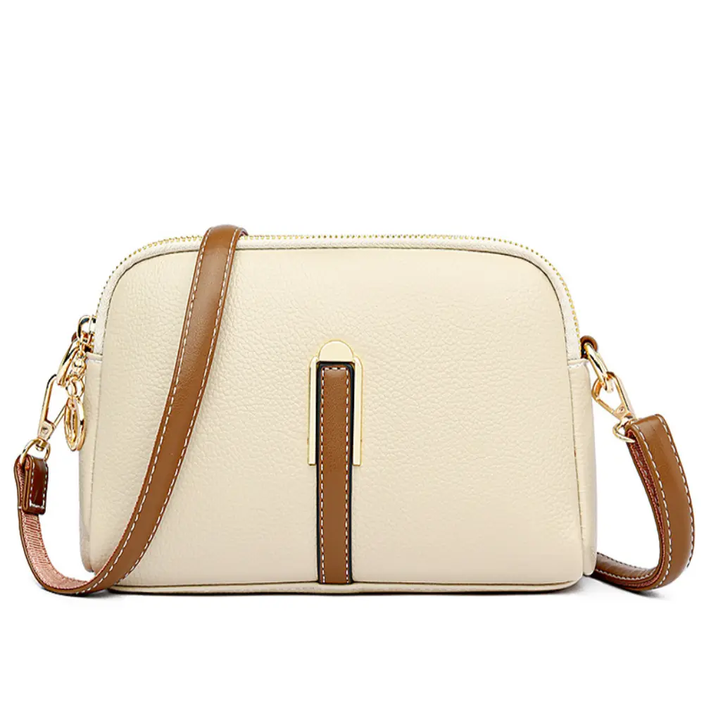 Sac bandoulière noir Danoir Paris Sienna, en cuir confortable et élégant, avec détails modernes pour un style chic.