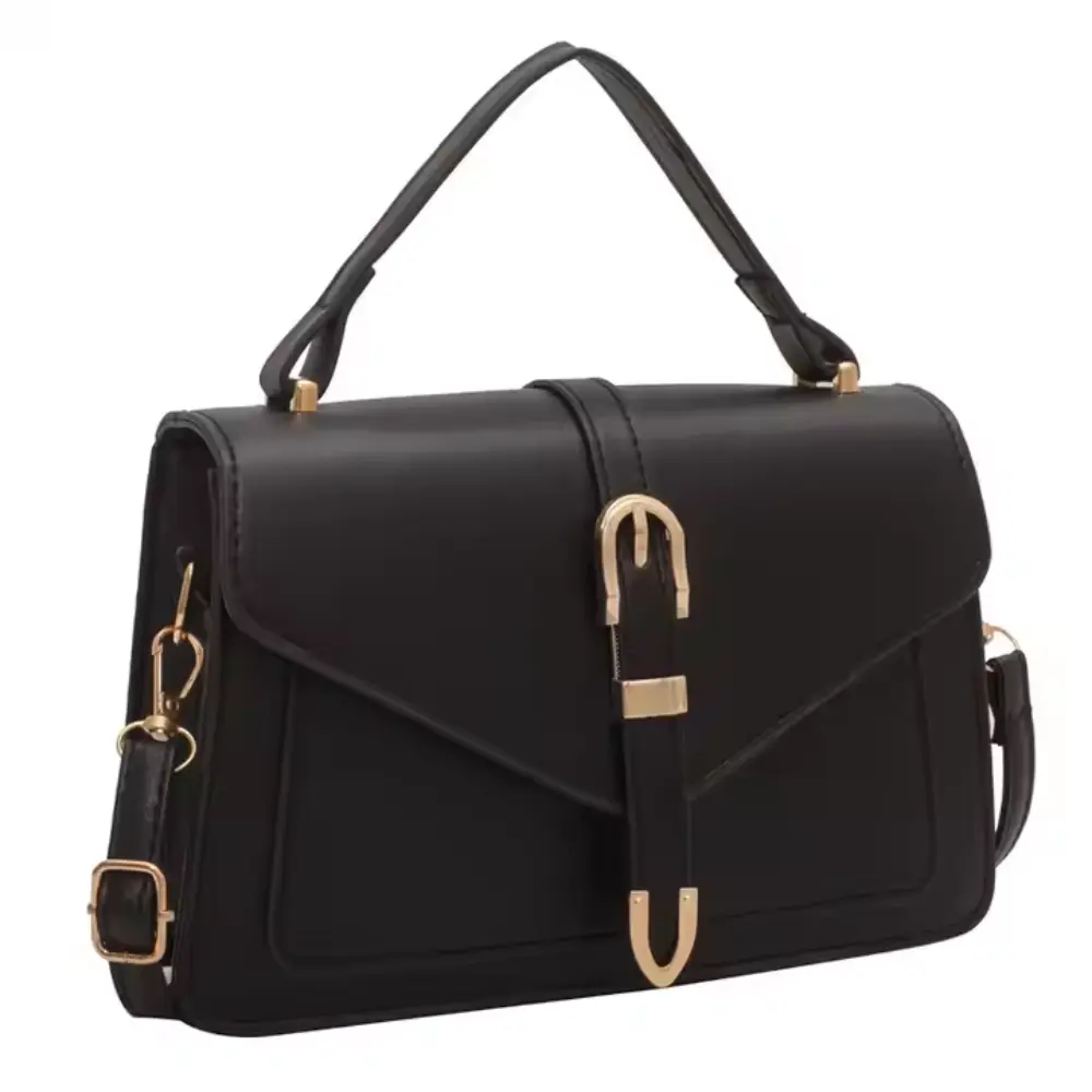 Sac à bandoulière noir Danoir Paris Tessa, sac élégant et minimaliste en cuir avec chaîne métallique.