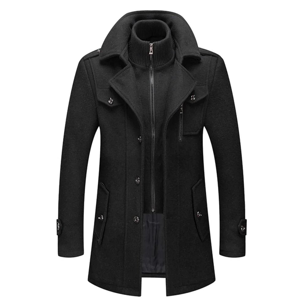 Manteau homme noir Danoir Paris Élite, coupe ajustée, tissu chaud et élégant, porté en extérieur.