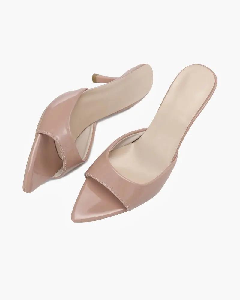 Escarpins Gia Danoir Paris couleur nude, talons hauts, en cuir, vue en gros plan sur l'avant de la chaussure.