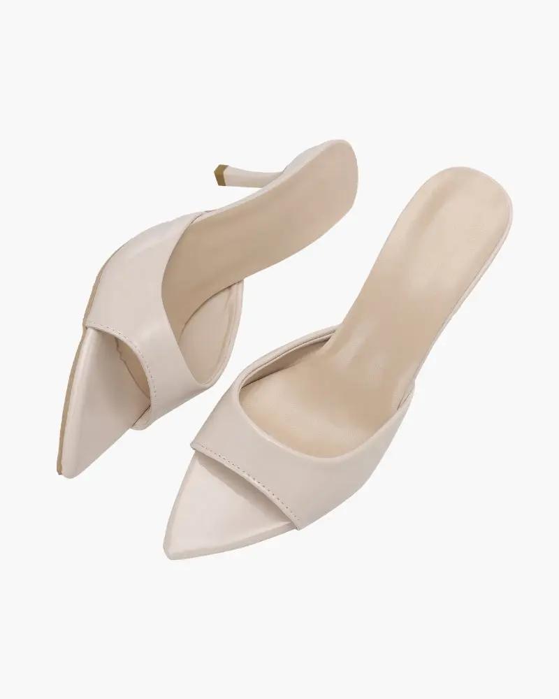 Chaussures à talons Gia de Danoir Paris en nude, vue de face, en cuir élégantes pour femmes.