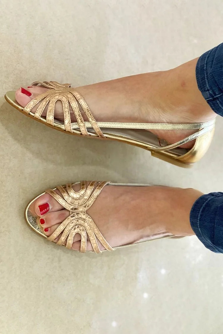 Sandales dorées Éléonore Danoir Paris, élégantes pour l'été, avec brides en cuir brillant et semelle confortable.