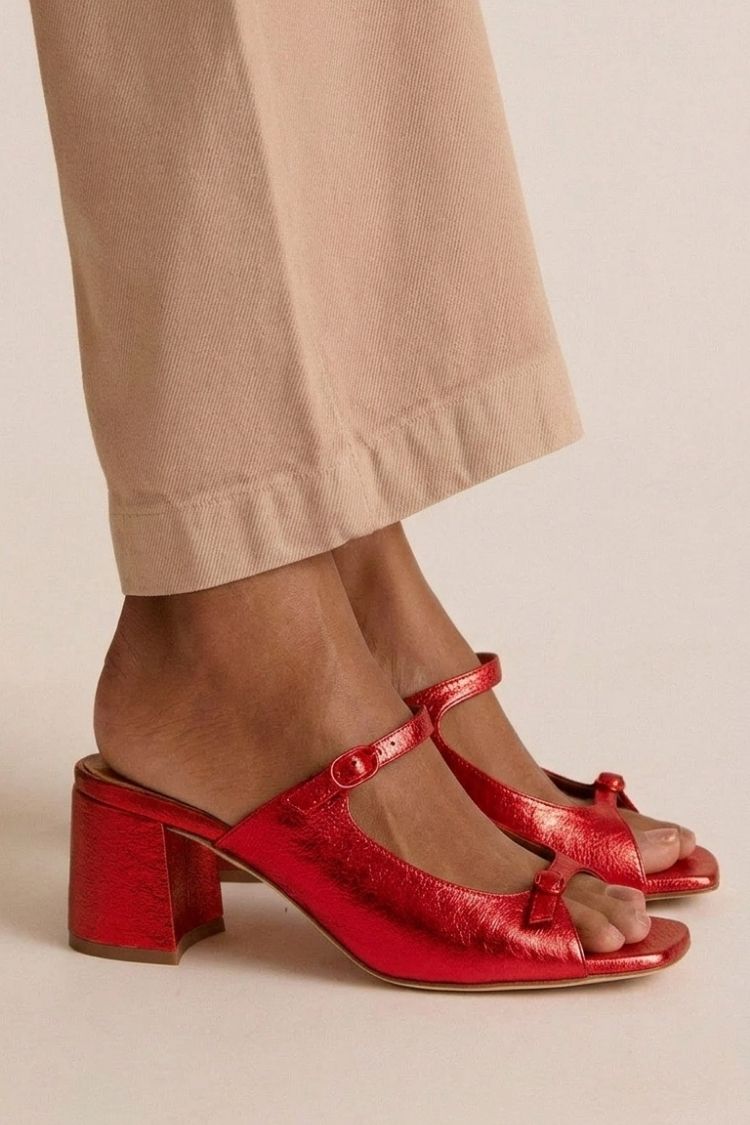 Sandales élégantes Valentina Danoir Paris avec bride fine et semelle plateforme, parfaites pour un look sophistiqué.